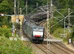 MRCE Lok 189 283-5 mit Schwesterlok Bahnbergang Emmericher Strasse in Elten, Deutschland 11-09-2013.