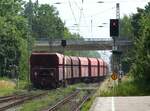 DB Cargo Lokomotive 189 038-3 mit Schwesterlok fhrt linkes Gleis richtung Wesel.