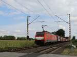 DB Cargo Lokomotive 189 053-2 bei Bahnbergang Wasserstrasse, Hamminkeln 18-08-2022.