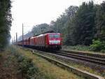 DB Cargo Lokomotive 189 020-9-2 mit Schwesterlok bei Bahnbergang Haagsche Strasse, Emmerich am Rhein 19-09-2024.