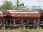 Tds-z DB Cargo Zweiachsiger Schttgutwagen mit Schwenkdach und dosierbarer Schwerkraftentladung mit nummer 21 RIV 80 D-DB 0721 015-4 Gterbahnhof Oberhausen 18-08-2022.