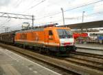 Locon E189 820 mit Gterzug durch Utrecht Centraal Station am 21-04-2012.