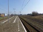 Bahnsteig Gleis 1 und 2 station Vlaardingen Centrum 16-03-2017.
Het eilandperron spoor 1 en 2 station Vlaardingen Centrum 16-03-2017.