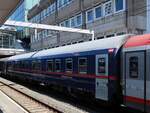 WLABmz Schlafwagen Nightjet mit Nummer D-BB 61 80 72-90 014-4 in Nachtzug 420 Gleis 7 Utrecht Centraal Station 08-09-2023.

WLABmz slaaprijtuig Nightjet met nummer D-BB 61 80 72-90 014-4 in nachttrein trein 420 spoor 7 Utrecht CS 08-09-2023.