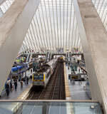 Im Sandwich zweier SNCB/NMBS der Serie 18, geführt von der HLE 1810 und einer schiebenden HLE 18er, fährt der IC 536 (Eupen - Lüttich/Liège-Guillemins - Brüssel – Gent – Brügge – Ostende), am 21 Oktober 2025 in den Bahnhof Liège Guillemins (Lüttich-Guillemins) ein. Zwischen den beiden Lok vom Typ SIEMENS EuroSprinter ES60U3 waren 6 SNCB M7-Doppelstock-TWINDEXX-Wagen, 2 SNCB Reisezugwagen Typ I10 B sowie 2 SNCB Reisezugwagen Typ I11 B.