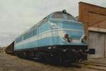 Leider existiert dieser maskerade nicht mehr. Ex-NMBS 5117 wurde in 2009 umgezaubert in 5001, eine Testdiesellok aud die 70er jahre, womit die NMBS versuchte, eine 140 km/h schnelle Diesellok bereit zu stellen. Pannenreihen und die vortschreitende Elektrifikation beschr�nkte die �ra des 5001s auf n�r wenige Jahre und die 5001 wurde 1978 zur�ckgebaut. Die PFt-TSP baute 2009 deren 5117 in die 5001 Blauwe Vogel (Blauer Vogel) um, aber auch dieser Lok k�nnte sich nicht durchhalten und wurde Ende 2017 verschrottet. Hier steht der Quasi 5001 am 12 September 2009 ins Bw Saint-Ghislain.