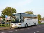 Reisebus Van Hool T915 Acron der Firma De Groot aus Ede.