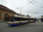 (147'934) - TC La Chaux-de-Fonds - Nr. 121 - NAW/Hess Gelenktrolleybus am 8. November 2013 beim Bahnhof La Chaux-de-Fonds