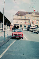 (D 064) - Aus dem Archiv: TN Neuch�tel - Saurer/Saurer Trolleybus um 1975 beim Bahnhof Neuch�tel