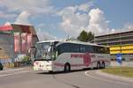 Mercedes Tourismo von Feichtinger Reisen aus sterreich im Mai 2018 in Krems gesehen.