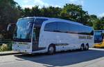 MB Travego Euro 6 vom Reiseb�ro M�LLER steht auf dem Busplatz von Burg/Fehmarn im September 2018