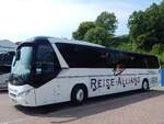 Neoplan Jetliner von Meyering-Reisen aus Deutschland im Stadthafen Sassnitz.