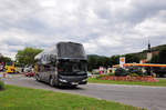 Neoplan Skyliner vom Autobusbetrieb Ludwig Pecnik aus sterreich in Krems gesehen.