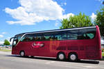 Setra 416 HDH von Car Rouge aus der CH in Krems unterwegs.