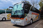 Setra 415 HDH von Schwanke aus der BRD in Krems gesehen.