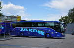 Setra 515 HD von Jakob Reisen aus der BRD mit Radanhnger in Krems gesehen.