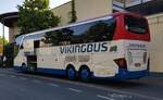 Setra S 517 HDH von VIKINGBUS aus Dnemark steht abfahrbereit am Konrad-Zuse-Hotel in Hnfeld im August 2022