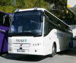 Volvo 9500 von  FRAM EKSPRESS  steht im August 2017 in Geiranger