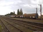 aufm S�dbahnhof in Neustrelitz stehen einsam und Verlassen ein Paar G�terwagen am 7.10.13