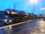 03 1010 mit dem DPE Sonderzug mit ziel Oberhof (Th�r) im Hallenser Hbf am 10.1.15