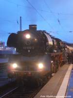 03 1010 mit dem DPE Sonderzug mit ziel Oberhof (Th�r) im Hallenser Hbf am 10.1.15