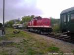 PRESS 650 032-4 unterwegs nach Putbus w�hrend dessen 112 565-7 (202 565-8) auf die MTEG 118 770-7 wartet in Putbus am 10.5.13