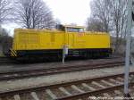 203 308-2 steht vorm Lokschuppen in Bergen auf R�gen am 26.4.13