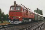 Am verregneten 13.August 1997 war es dank der Discipline der Bahnfans damals kein Problem, wann w�hrend ein Bahnhofsfest in Rheydt-Odenkirchen ein ex-DR Regionalzug mit 120 286 ins freien Feld fotografiert wurde.