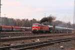 232 703 verl�sst mit einem Autozug den Bahnhof Marktredwitz in Richtung N�rnberg am 22.3.21