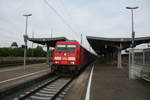 245 023 mit einem InterCity mit ziel Kassel-Wilhelmsh�he im Bahnhof Weimar am 8.5.20