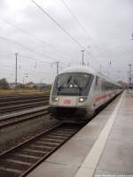 ;it Steuerwagen voraus F�hrt 101 111-3 mit dem InterCity (IC) aus Stralsund Hbf raus am 12.10.13