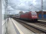 101 136-0 am Anderen Ende des InterCity´s beim einfahren in den Bahnhof Bergen auf R�gen am 5.5.14