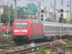 101 096 l�sst mit ihrem InterCity (IC) den Hallenser Hbf hinter sich am 13.6.15