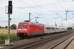 101 019 mit einem InterCity bei der Durchfahrt im Bahnhof Niemberg am 5.7.21