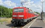 Die RB 58317, am 18.Juli 2013 mit 111-107 und 3 n-Wagen, hat in Ha�furt einen planm��igen Aufenthalt von 14:13 Uhr bis 14:21 Uhr.