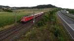 111-207 und 3 n-Wagen sind als RB 58190 am 20.August 2013 nach Ha�furt unterwegs, n�chster Halt Ebelsbach-Eltmann.