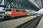 DB 111 143 steht am 24 Februar 1998 in K�ln Hbf.