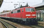 Mit RB nach Ansbach steht 111 212 am 2 Mai 2011 in N�rnberg hbf.