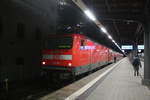112 187 mit dem RE3 mit ziel W�nsdorf-Waldstadt im Bahnhof Stralsund Hbf am 8.1.21