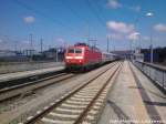 120 155-7 mit IC nach Z�ssow/K�ln Hbf im Bahnhof Bergen auf R�gen am 28.4.13