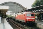 CNL 459 nach Kobnhavn verl�sst, gezogen von 120 v157, deutschlands kleinster IC-Bahnhof Hamburg-Dammtor an 25 Mai 2004.