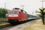 Am 1 Februar 1999 durchfahrt 120 157 mit IR K�ln West.
