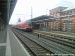 BR 143 mit Dostos (S-Bahn Rostock) als S1 mit Ziel Warnem�nde im Bahnhof Rostock Hbf am 11.9.12