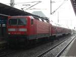 143 300-2 als S2 mit ziel G�strow im Bahnhof Rostock Hbf am 27.9.13