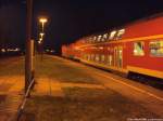 BR 143 mit dem RE9 mit ziel Stralsund Hbf im Bahnhof Stralsund R�gendamm am 25.11.13