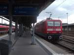 143 250 mit Wei�en Pufferringen als RE3 mit ziel Greifswald im Bahnhof Stralsund Hbf am 5.5.14