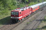 243 005 mit 232 601 der WFL am Zugschluss mit den Sonderzug bei der Einfahrt in den Bahnhof Ortrand am 14.5.22