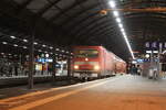 143 591 steht als RE18 mit ziel Jena-G�schwitz im Bahnhof Halle/Saale Hbf am 1.12.23