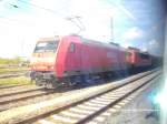 145 029-5 und eine unbekannte 155er mit einem G�terzug beim Durchfahren des Bahnhofs Bergen auf R�gen / Aufnahme entstand bei der Ausfahrt vom PRESS 650 032-4 am 5.7.14
