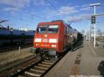 145 043-5 mit einem G�terzug im Bahnhof Halle (Saale) Hbf am 13.1.15